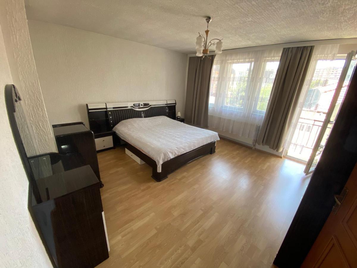 Cima Apartment Pristina Eksteriør bilde